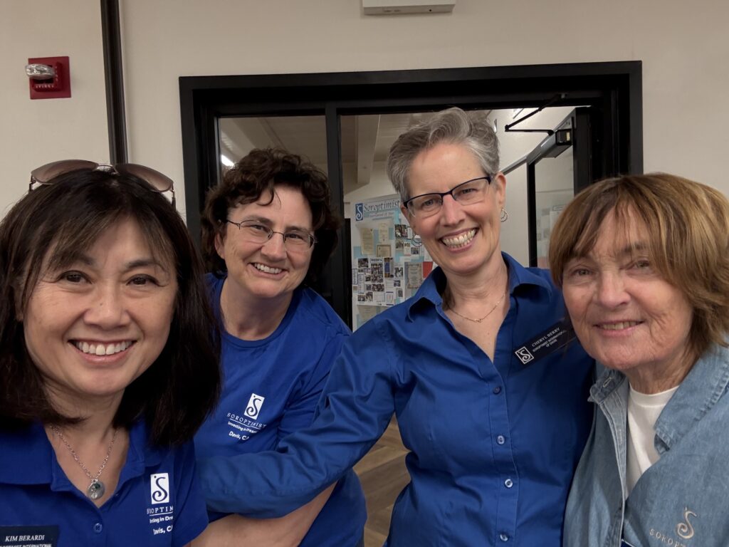 SI Davis volunteers at Soup Night